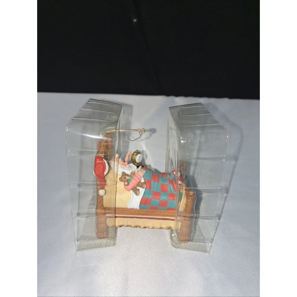 Hallmark Snoozing Santa Christmas Ornament 2001 QX8165 AS IS